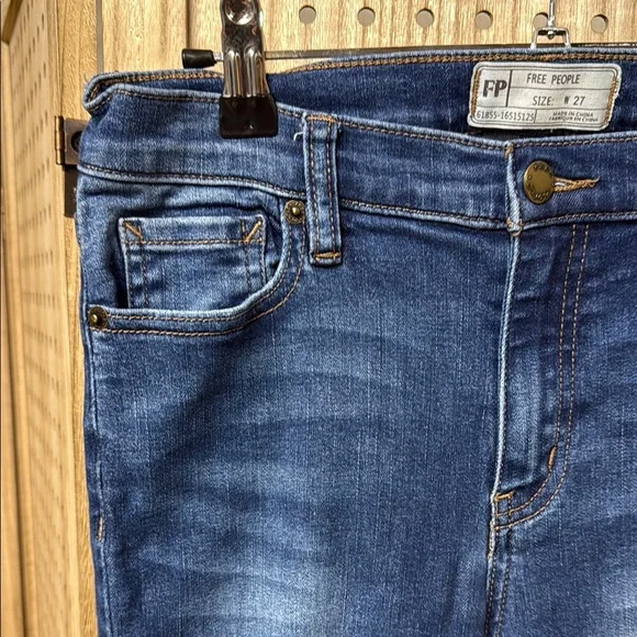 Free People Dark Blue Distressed Cropped Jeans‎ - Picture 3 of 5